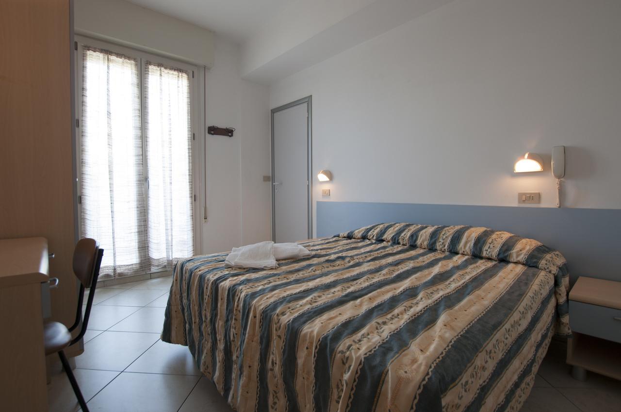 קרביה Hotel Edelweiss מראה חיצוני תמונה