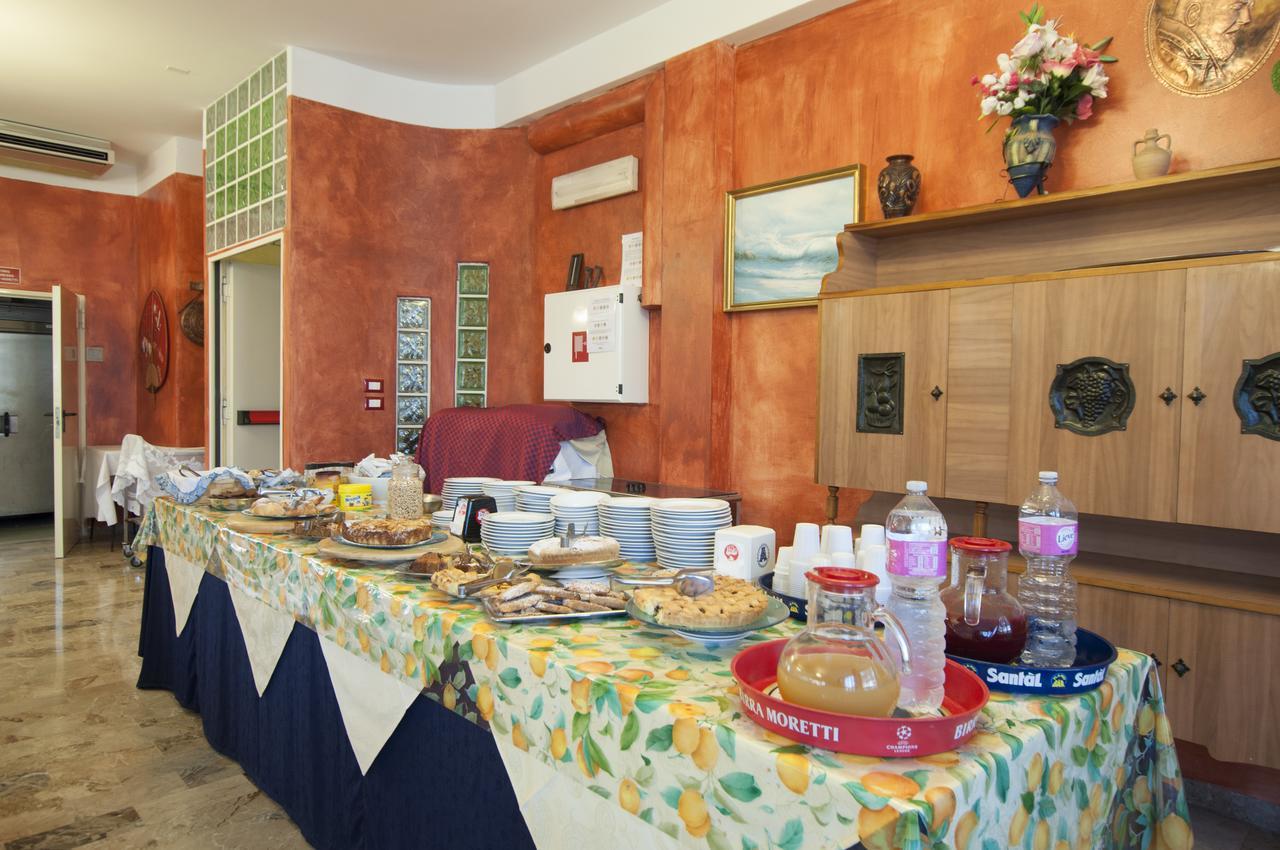 קרביה Hotel Edelweiss מראה חיצוני תמונה